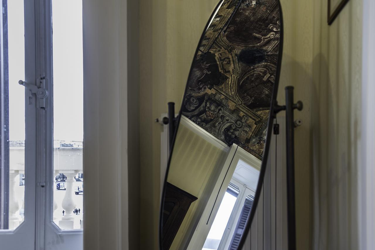 Sul Teatro San Carlo Apartment *