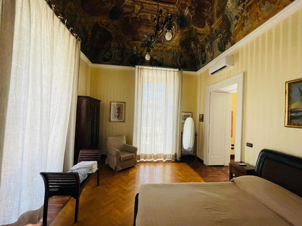 Sul Teatro San Carlo Naples