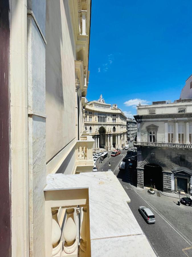 Sul Teatro San Carlo * Napels